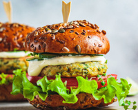 Carne cultivada é vegana? Descubra de uma vez por todas os mistérios desse alimento