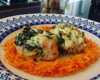 Enroladinho de frango com ricota e espinafre