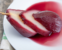 Pera ao vinho tinto: confira a receita fácil de fazer