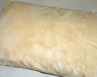 Você pode clarear travesseiros com manchas antigas em 30 minutos sem lavar: como fazer