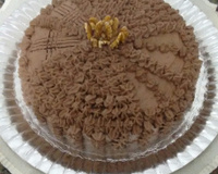 Pão de ló de chocolate com recheio e cobertura