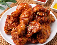 Frango frito coreano com molho agridoce
