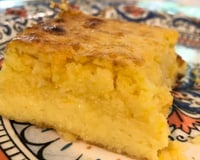 Bolo de milho cremoso de liquidificador: a receita clássica de fazenda que não leva farinha de trigo