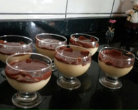 Mousse delicioso de maracujá com chocolate