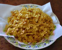 Macarrão gravatinha frito (aperitivo)