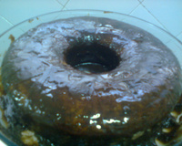 Bolo de cenoura com calda de chocolate que derrete na boca