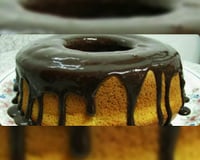 Bolo de milho com calda de chocolate