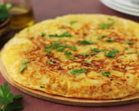 Omelete de batata assada: receita muito fácil para um almoço ou jantar cheio de sabor