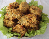 Bolinho de arroz com espinafre e alface