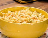 Testei um vinagrete de repolho com um ingrediente inusitado e virou queridinho dos churrascos aqui em casa