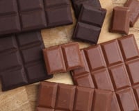 Substituir o chocolate ao leite por meio-amargo na dieta realmente faz sentido? TudoGostoso explica as diferenças e te ajuda a escolher o ideal
