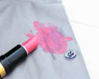 Mancha de maquiagem, caneta e desodorante: como remover