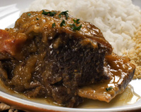 Receita prática e cheia de sabor para o almoço de Dia dos Pais: costela na pressão que desmancha na boca!