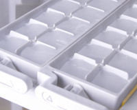 Nem após 10 dias, nem após 3 meses: com que frequência você deve trocar os cubos de gelo da sua forma de gelo se não os estiver usando?