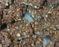 Pé de moleque de leite condensado