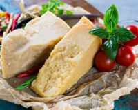 Qual a diferença entre parmesão e grana padano? Escolha o queijo ideal para a sua receita