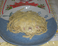 Fettuccine ao Molho de Bacon e Cebola