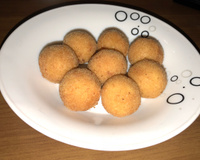 Bolinha de milho com queijo