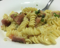 Macarrão ao forno com bacon e mussarela