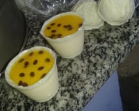 Copinhos de chocolate com Mousse de Maracujá