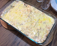 Macarrão com carne moída e queijo