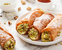 Desde que aprendi a fazer cannoli com massa de pastel não quero saber de outra coisa: receita fácil é a sobremesa preferida da minha família