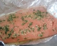 Salmão de forno com alcaparras
