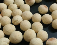 Pão de queijo com bastante queijo