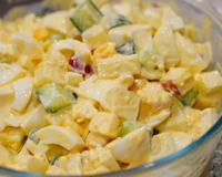Depois que aprendi essa receita com um chef argentino, nunca mais fiz salada de batata e ovo do mesmo jeito