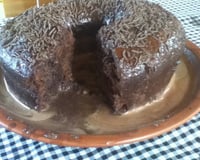Bolo úmido de chocolate