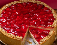 Aprendi como fazer essa torta de morango de padaria em casa e surpreendi todo mundo: é linda, gostosa e simples!