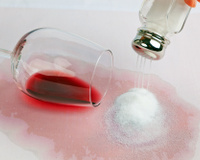 Dicas para remover manchas de comida: 5 truques caseiros e infalíveis