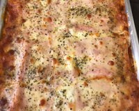 Lasanha com carne moída e molho branco