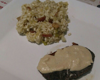 Filé mignon ao molho de mostarda com risoto de alho-poró