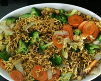 Yakissoba de carne com legumes do ED