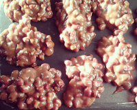 Pé-de-moleque com leite condensado