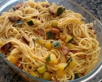 Macarrão com abobrinha e calabresa