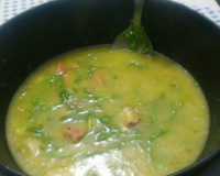 Caldo verde de mandioca