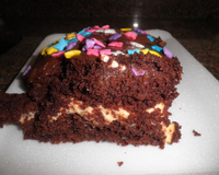 Bolo de chocolate com recheio de mousse de maracujá