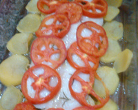 Filé de peixe assado com batatas