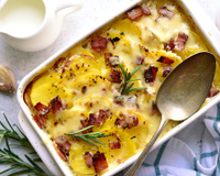 Batata gratinada de dar água na boca: receita prática, cremosa e com sabor digno de restaurante