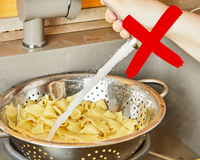 Se você joga água fria no seu macarrão depois de cozido, você está estragando o seu molho