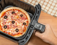 Preparar uma pizza em 15 minutos na airfryer é totalmente possível com essa deliciosa receita