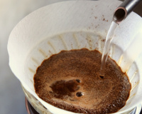 Adeus café com filtro de papel: esse é o novo método popular para preparar a bebida que as pessoas estão adotando