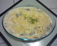 Espaguete ao molho gorgonzola com cogumelos Paris