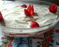 Pavê de nata com morango delicioso