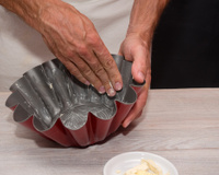 Maneiras de untar e enfarinhar formas e tabuleiros