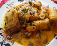 Peixe miraguaia com banana da terra