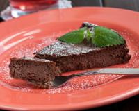 Bolo de chocolate com sabor de casa de vó é a receita de família que você não pode deixar de experimentar!