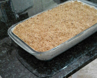 Pavê de amendoim finalizado com amendoim triturado